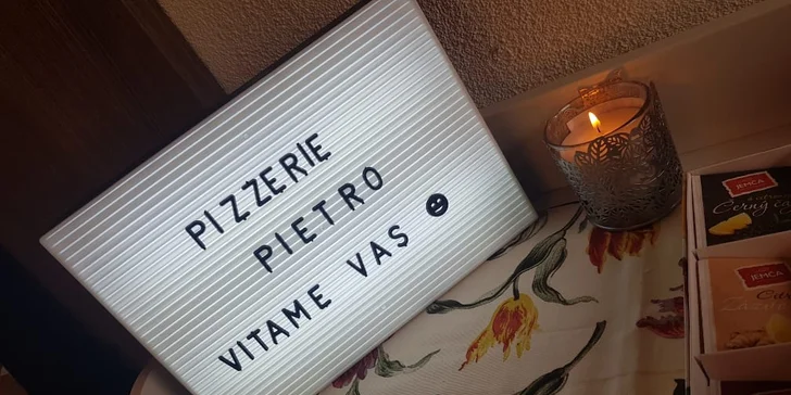 Jedno či dvě nadupaná burger menu s hranolky, cibulovými kroužky i kukuřicí a salátem