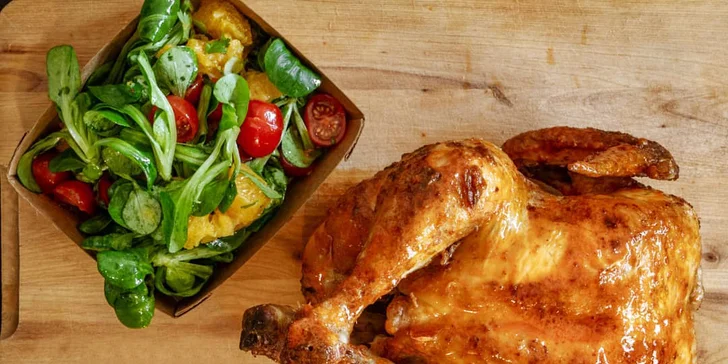 Combo menu: 1/4 nebo i celé kuře se salátem na Smíchovské náplavce