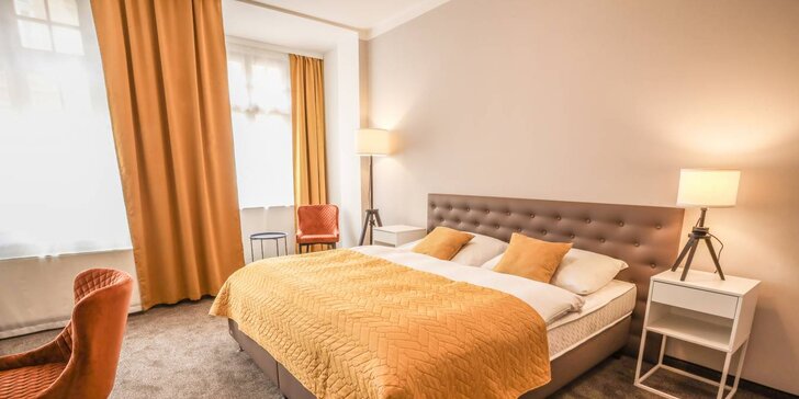 Pobyt v moderním hotelu v Karlových Varech se snídaní a slevou do lázní