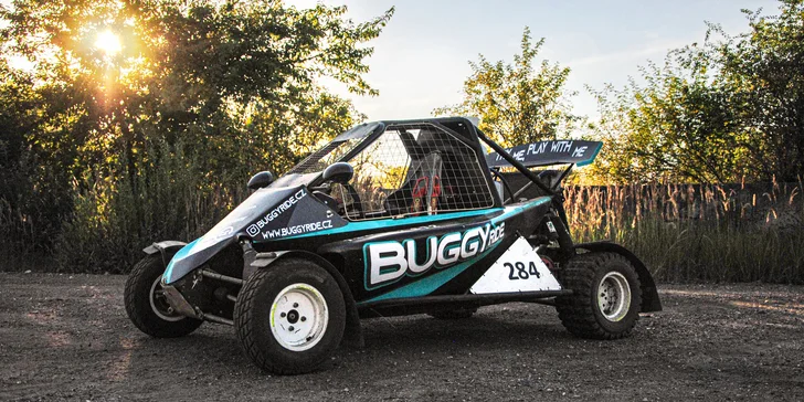 Zazávoďte si: 4–21 kol v závodní buggy na uzavřeném okruhu vč. paliva a kšiltovka na památku