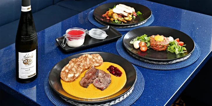 Romantika na vlnách Vltavy: bohaté tříchodové menu na lodi pro dvě osoby dle vašeho výběru