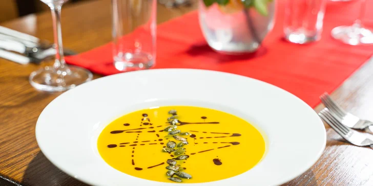 Degustační 5chodové menu pro dva v Jaškovské krčmě: svíčková z jelena, dýňový krém i smažená zmrzlina