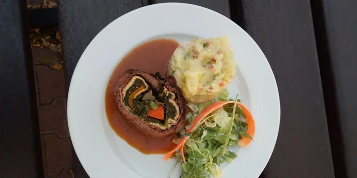 Dobrota s sebou: hlavní chod a polévka z poledního menu v restauraci Lidový dům