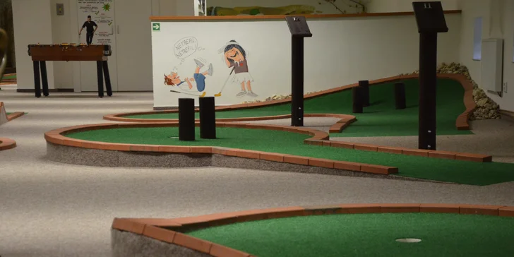 Zábavný adventure minigolf pod střechou: 60 min. hry pro malé i velké