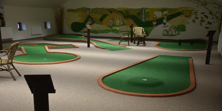 Zábavný adventure minigolf pod střechou: 60 min. hry pro malé i velké