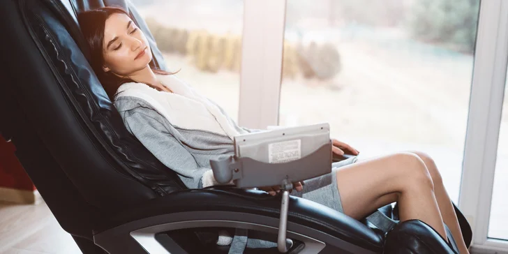 Automatizované masáže na masážním křesle: 20min. masáž i permanentka na 10 či 20 masáží