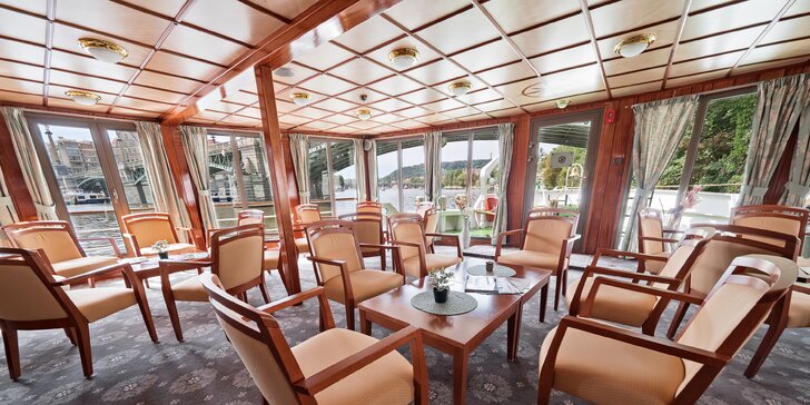 Romantický pobyt na lodi na Vltavě: krásné kajuty, jídlo i možnost plavby