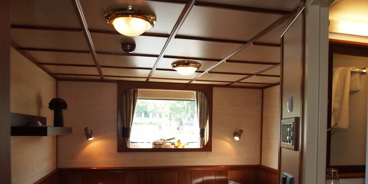 Romantický pobyt na lodi na Vltavě: krásné kajuty, jídlo i možnost plavby