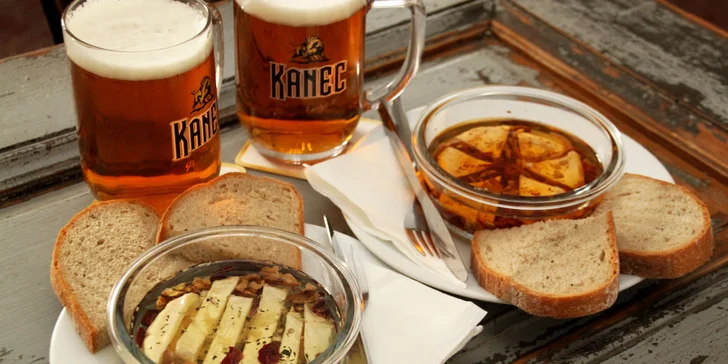 Výběr ze dvou nakládaných hermelínů a pivo Kanec 10° pro jednoho či dva