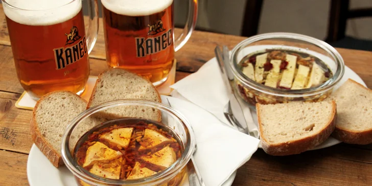Výběr ze dvou nakládaných hermelínů a pivo Kanec 10° pro jednoho či dva