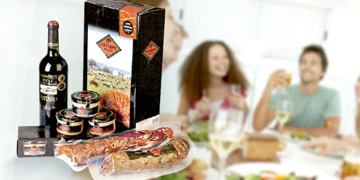Španělské lahůdky Ibérico a lahev červeného vína