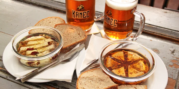 Výběr ze dvou nakládaných hermelínů a pivo Kanec 10° pro jednoho či dva