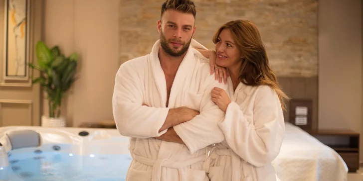 Privátní wellness pro dva: whirlpool, sauna, masážní křeslo i sekt a káva