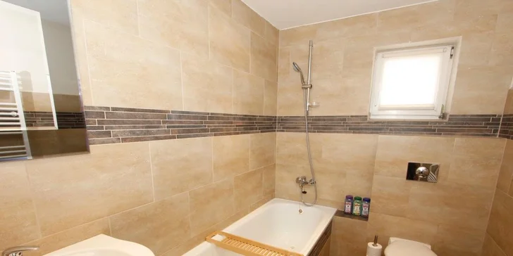 Luxusní vila pod Klínovcem: terasa s výhledem, 5 ložnic a koupelen, vybavená kuchyně