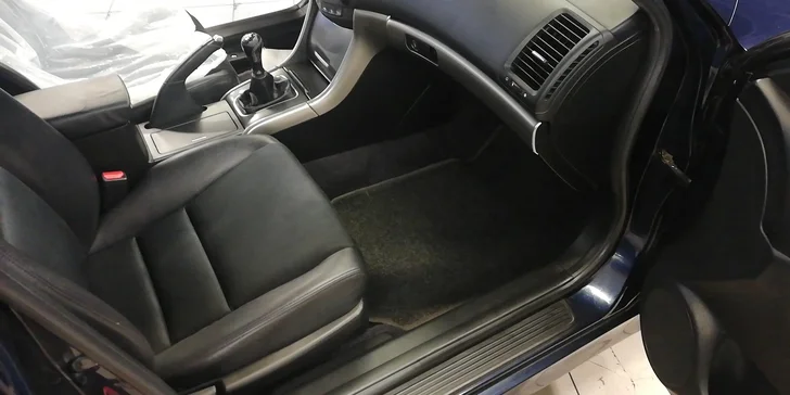 Profesionální čištění interiéru nebo exteriéru osobního automobilu