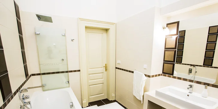 Masáž ve studiu Elanor Spa dle Vašeho výběru - klasická, aroma, havajská Lomi Lomi