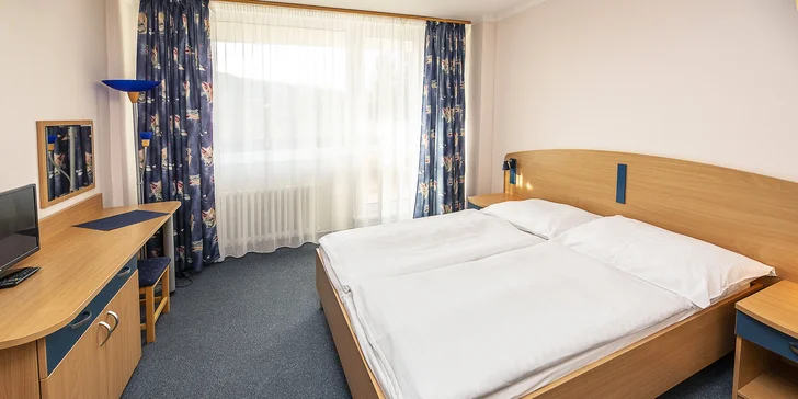 Podzimní i zimní relax v Luhačovicích v hotelu blízko přehrady: polopenze, wellness procedury i sauna