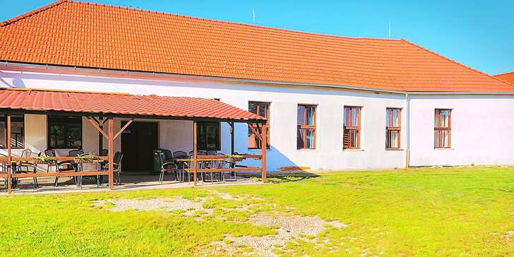 Ubytování a polopenze v malebném penzionu na Třeboňsku: pobyt pro dva i rodinu, tříchodové večeře
