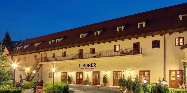 Historický hotel u Strahovského kláštera: snídaně, možnost sauny, snacku i lahve prosecca