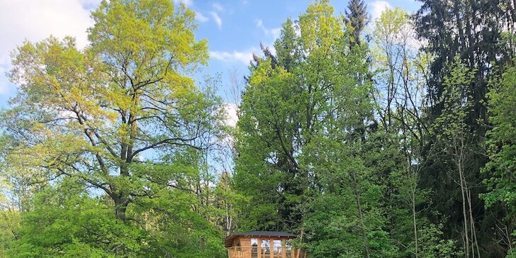 Netradiční dovolená v Českém ráji: domek na stromě pro 2–4 osoby a zapůjčení loďky