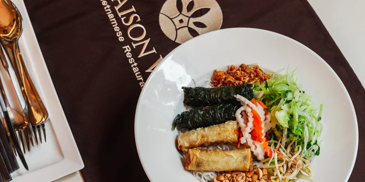 Otevřený voucher v hodnotě 500 či 1000 Kč na sushi a další asijské speciality