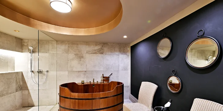 Romantika v 5* hotelu v centru Prahy: menu pro 2 osoby, lahev sektu i privátní spa