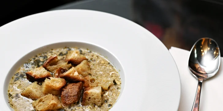 Romantika v 5* hotelu v centru Prahy: menu pro 2 osoby, lahev sektu i privátní spa