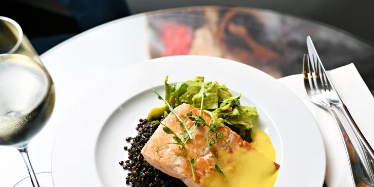 Romantika v 5* hotelu v centru Prahy: menu pro 2 osoby, lahev sektu i privátní spa