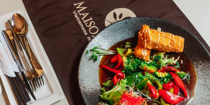 Vietnamské menu pro 1, 2 nebo 4 osoby: rýžové nudle, závitky, losos, kachna i chňápal
