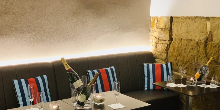 Káva podle výběru z 10 druhů a dort nebo prosecco pro 1 i 2 osoby