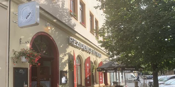 12 naducaných panzerotti s sebou, včetně krabičky, varianta i s pivem