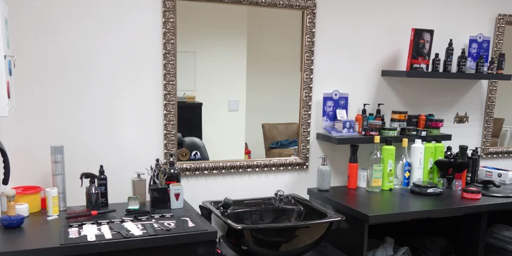 Péče pro chlapy: stříhání vlasů, úprava vousů nebo full servis v barbershopu