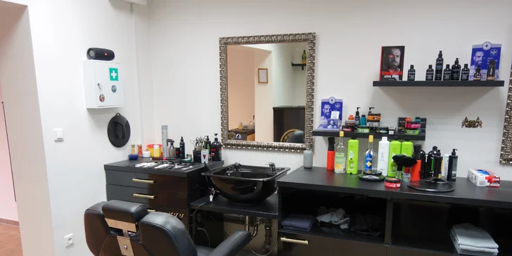 Péče pro chlapy: stříhání vlasů, úprava vousů nebo full servis v barbershopu