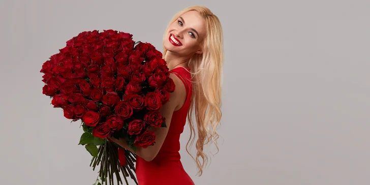 Vyjádřete lásku květinou: až 101 ks červených růží Red Naomi s rozvozem po Praze