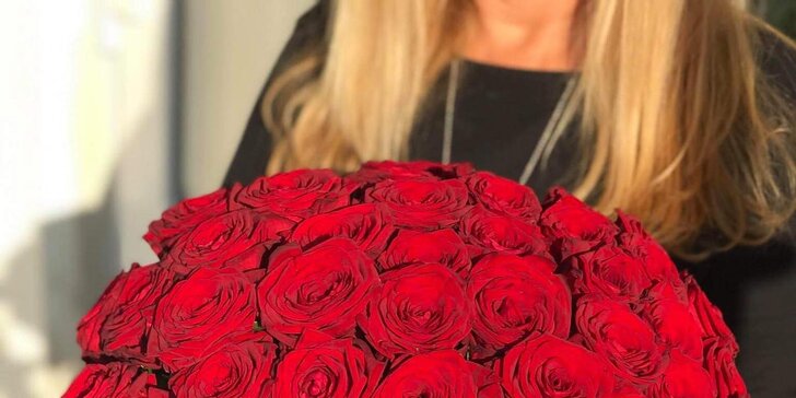 Vyjádřete lásku květinou: až 101 ks červených růží Red Naomi s rozvozem po Praze