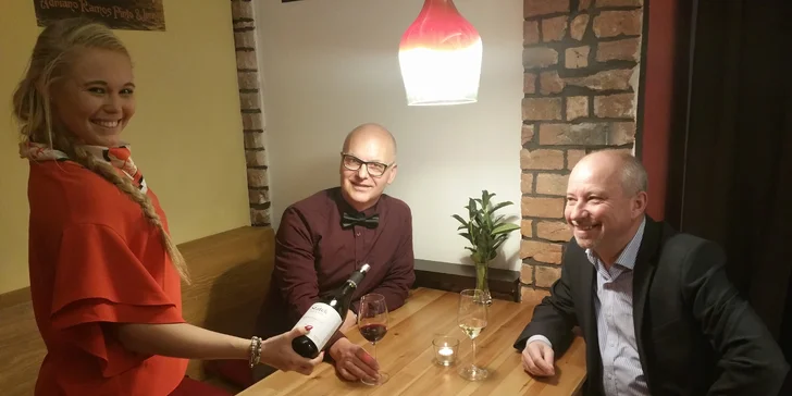 Potěšení pro chuťové buňky: sklenka vína a francouzská terina pro dva nebo řízená degustace