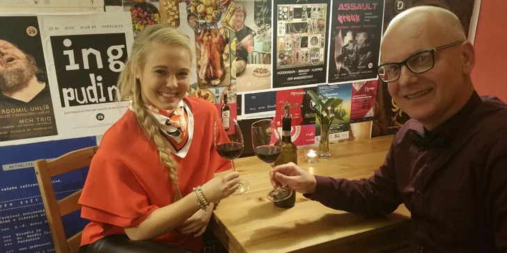 Potěšení pro chuťové buňky: sklenka vína a francouzská terina pro dva nebo řízená degustace