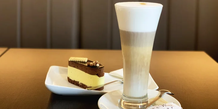 Káva podle výběru z 10 druhů a dort nebo prosecco pro 1 i 2 osoby