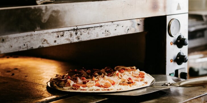Jedna nebo dvě pizzy s průměrem 34 cm dle výběru: margherita, hawaii i tvarůžková či s brokolicí