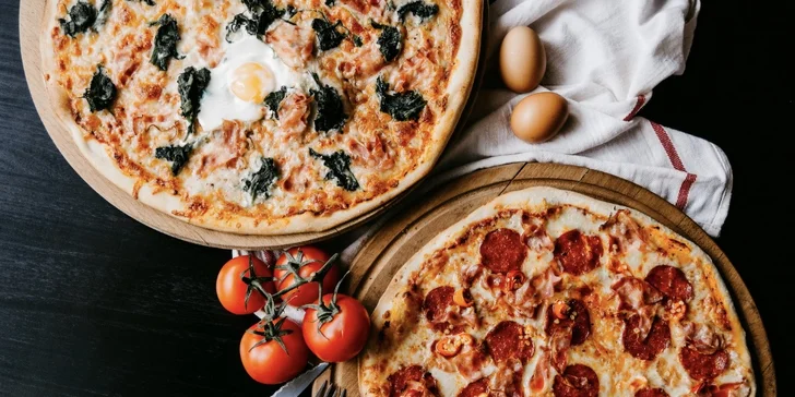Jedna nebo dvě pizzy s průměrem 34 cm dle výběru: margherita, hawaii i tvarůžková či s brokolicí