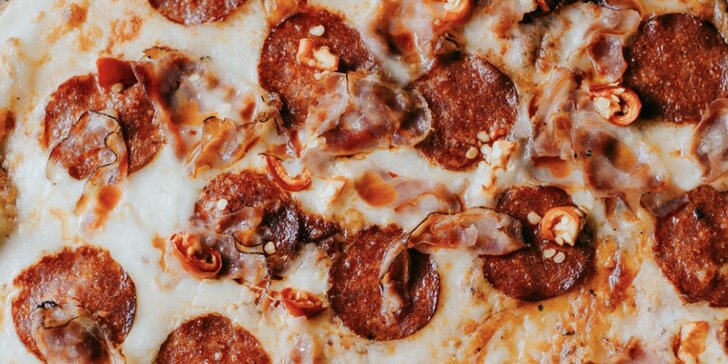 Jedna nebo dvě pizzy s průměrem 34 cm dle výběru: margherita, hawaii i tvarůžková či s brokolicí
