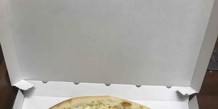 Jedna nebo dvě pizzy s průměrem 34 cm dle výběru: margherita, hawaii i tvarůžková či s brokolicí