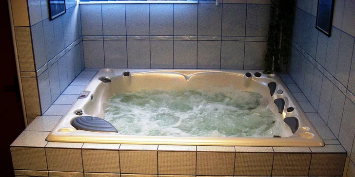 Privátní wellness na 1 nebo 2 hodiny s vířivkou a saunou pro 1–4 osoby