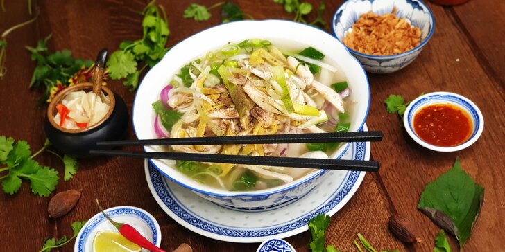 Hostina jako v ráji pro 1–4 osoby: polévka a hlavní jídlo dle výběru ve vietnamské restauraci