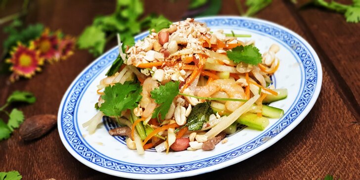 Vietnam pro 1–4 osoby: polévka s tofu a z rosolovky, kari či hovězí s rýží nebo závitky