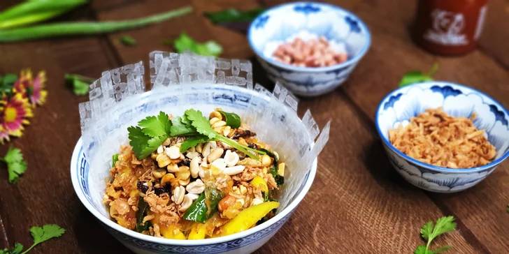 Vietnam pro 1–4 os.: polévka s tofu a z rosolovky, kari či hovězí s rýží nebo závitky