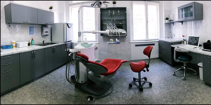 Kompletní dentální hygiena: odstranění zubního kamene, air flow, fluoridace a instruktáž