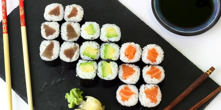 Pochutnejte si na lahodném sushi: 18–40 ks s okurkou, avokádem i lososem