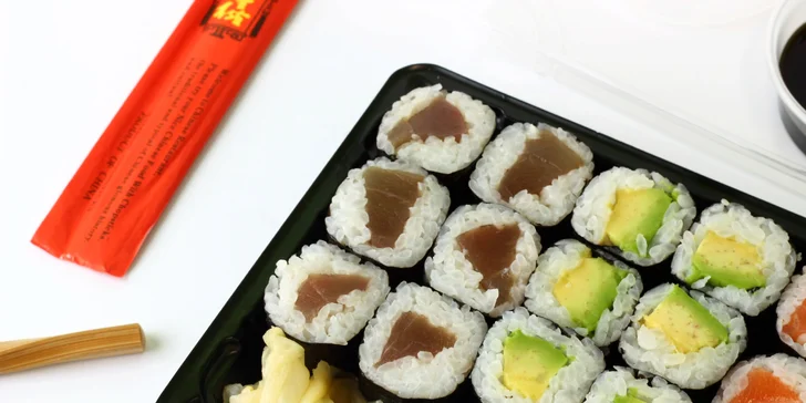 Pochutnejte si na lahodném sushi: 18–40 ks s okurkou, avokádem i lososem