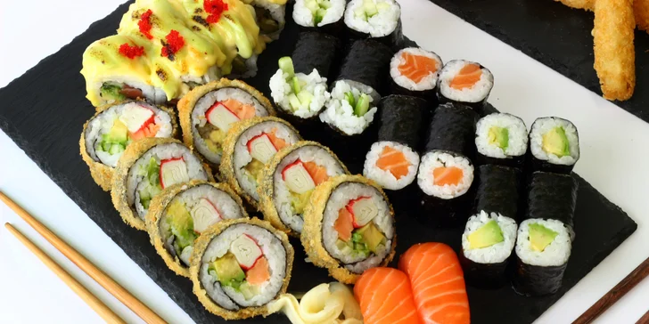 Pochutnejte si na lahodném sushi: 18–40 ks s okurkou, avokádem i lososem